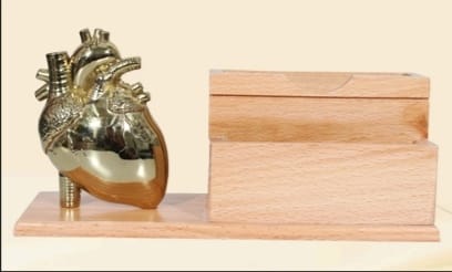 metal table top golden heart with box